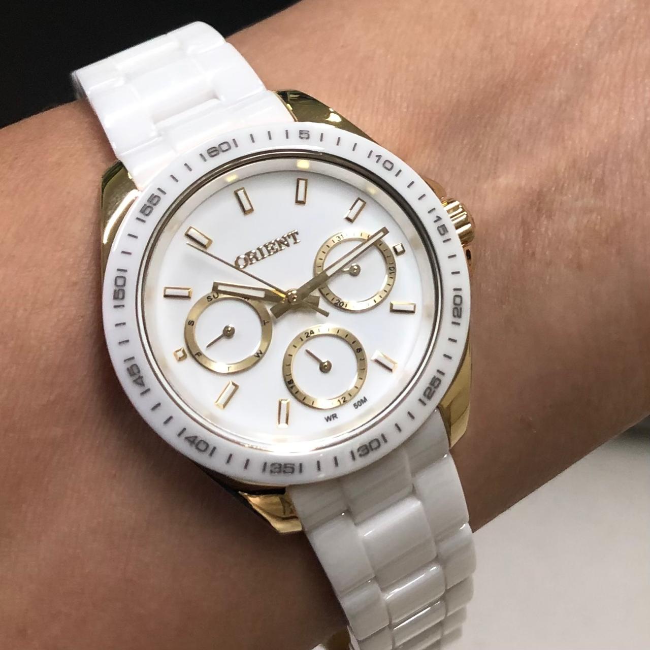 Orient Quartzo Ceramic Analógico Feminino FTSKM005 Branco Dourado
